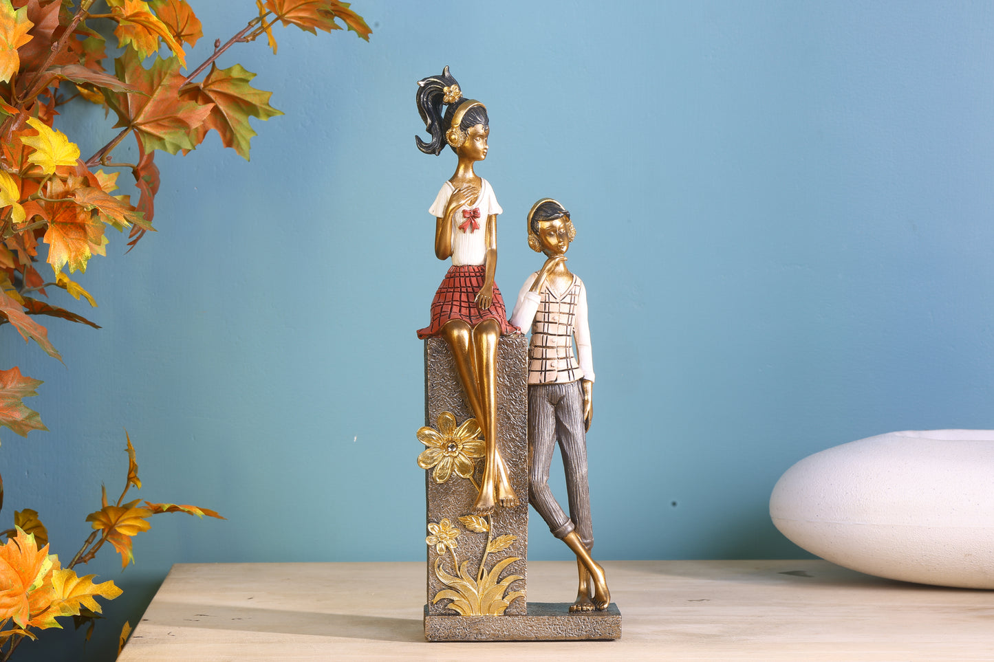 Timeless Love Bond – Elegant Couple Statue