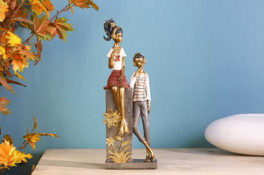 Timeless Love Bond – Elegant Couple Statue