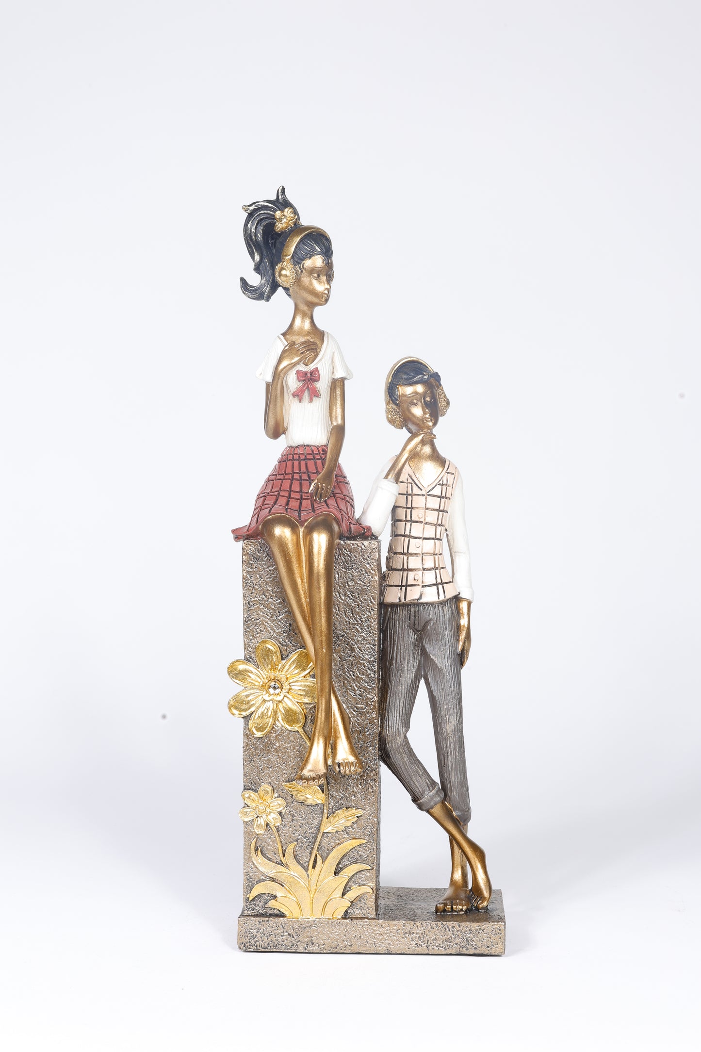 Timeless Love Bond – Elegant Couple Statue